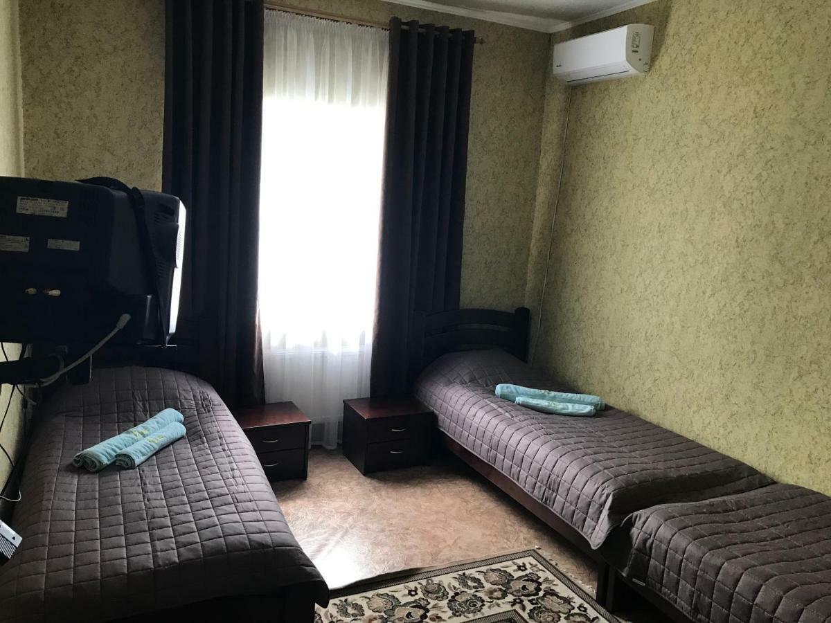 Отель "Natali" Mykolajiv Buitenkant foto